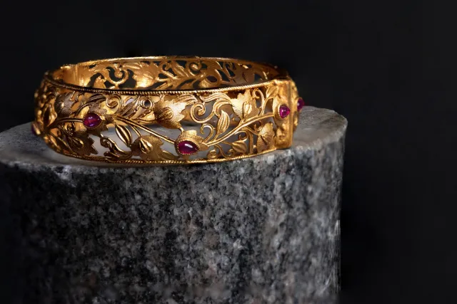 Devi Kada — product view