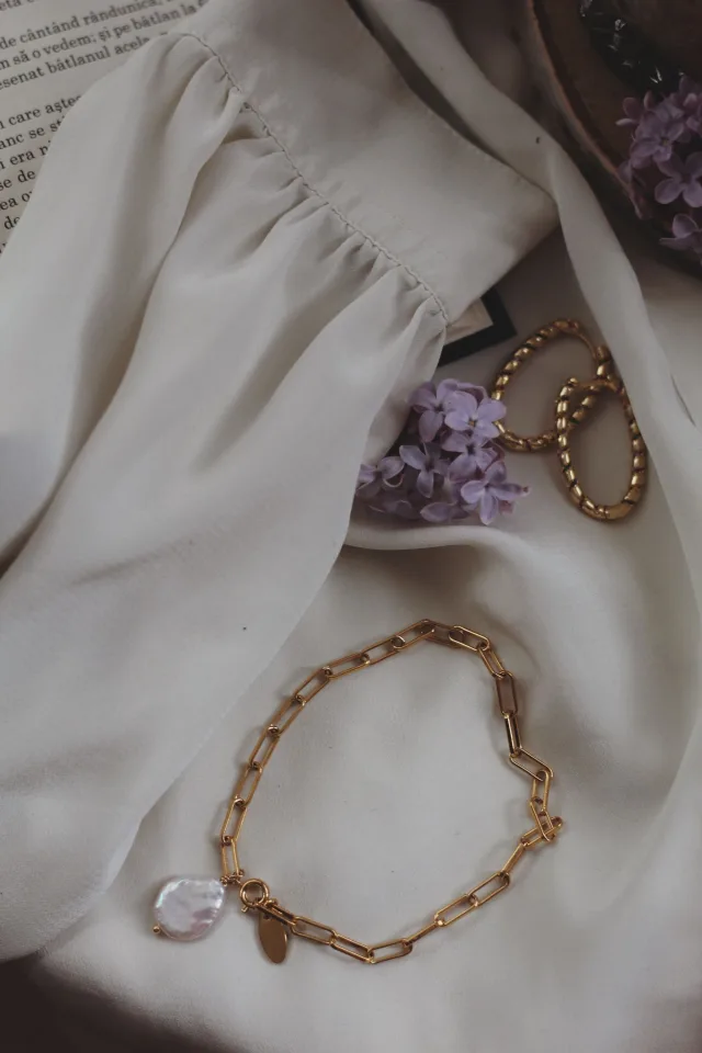 Ruhi Pearl Cuff — product view